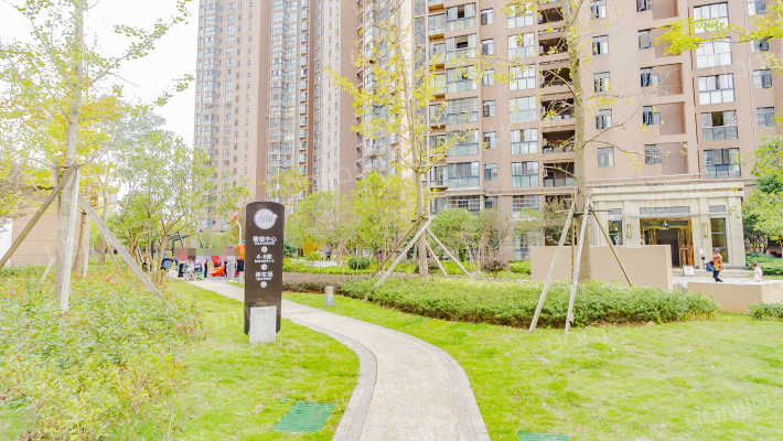 三和光谷道外景图