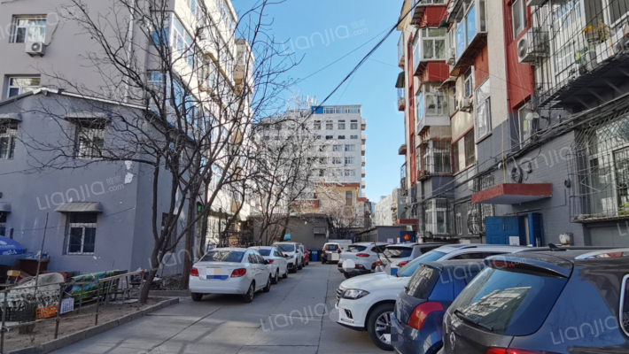 戏校宿舍外景图