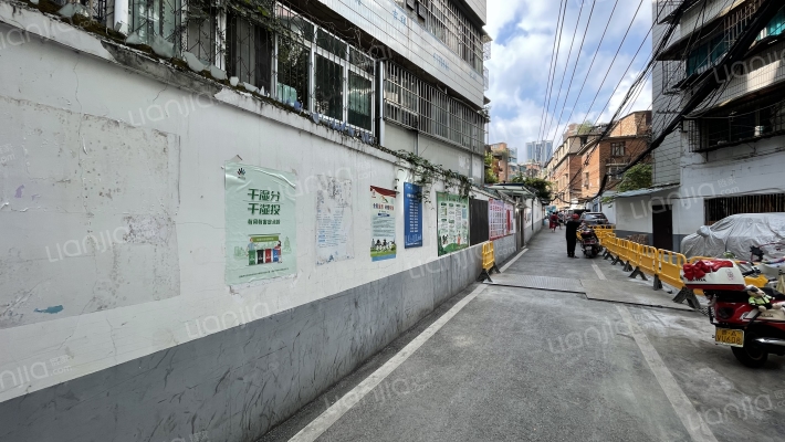 遵义路65号外景图