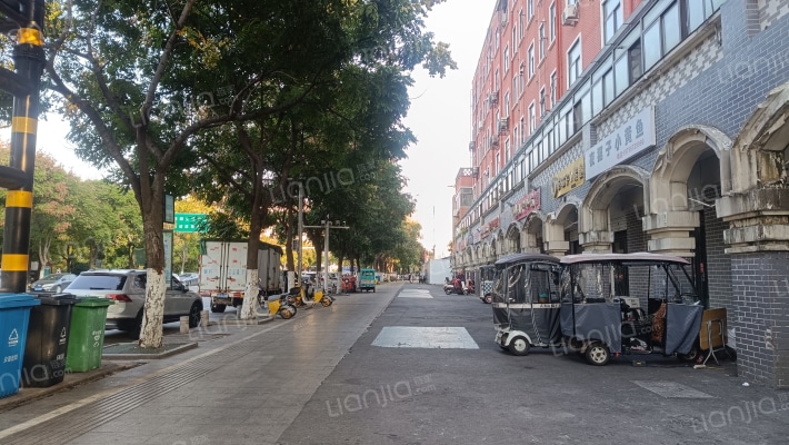 百货公司家属院外景图