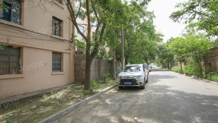 真空设备厂家属院外景图