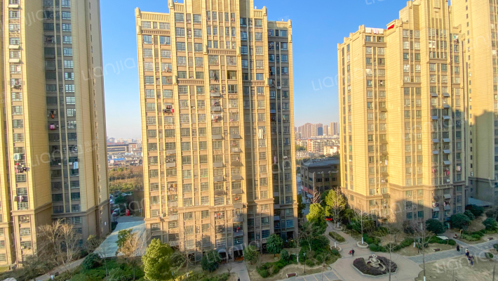 文一名门河畔外景图