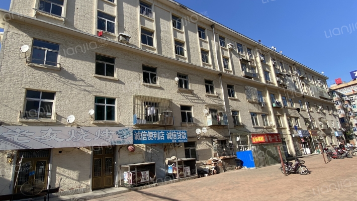 青年街老房区外景图