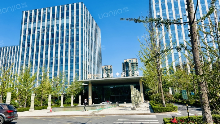 海尔绿城中央广场外景图