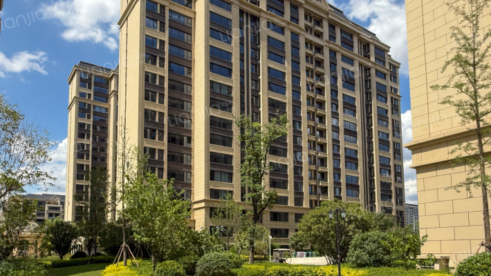 绿地新里里尔公馆外景图