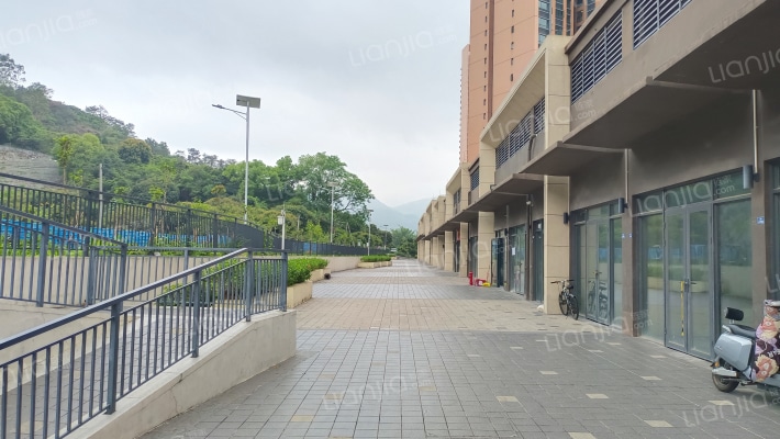 海伦悦山居外景图