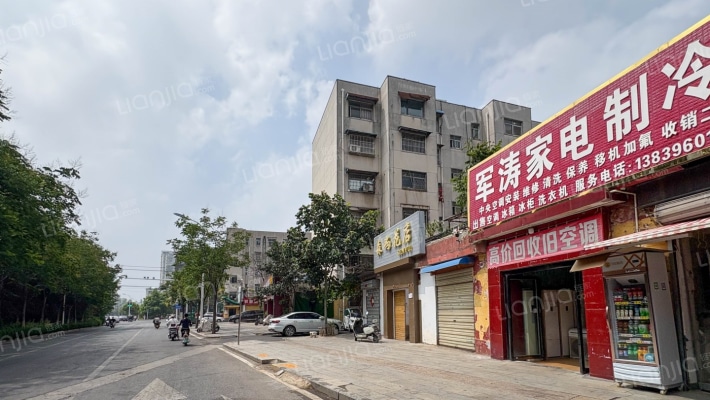 粮食储备库家属院外景图