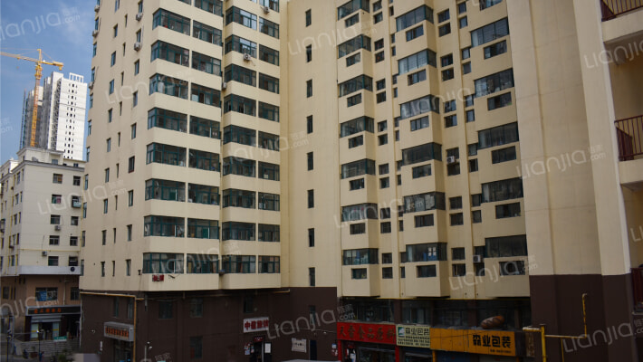 巴黎站前外景图