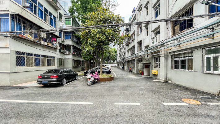 张湾镇政府外景图