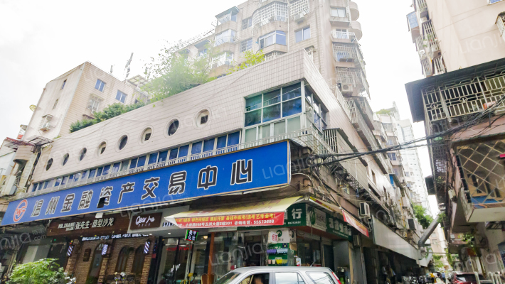 坦前小区外景图