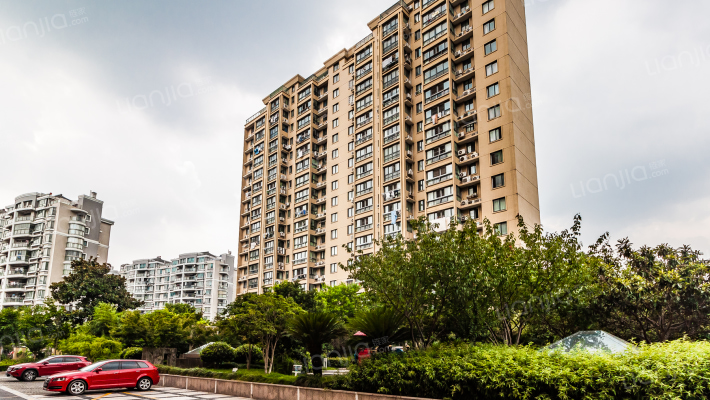 百盛花园外景图