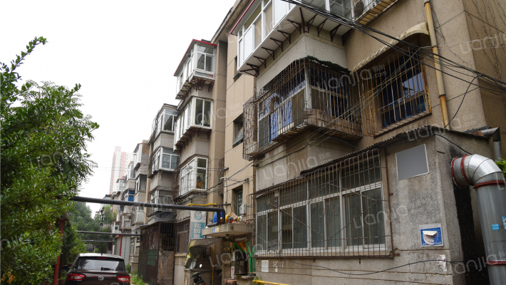 花园里小区外景图