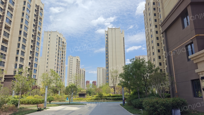 黄冈学府城外景图