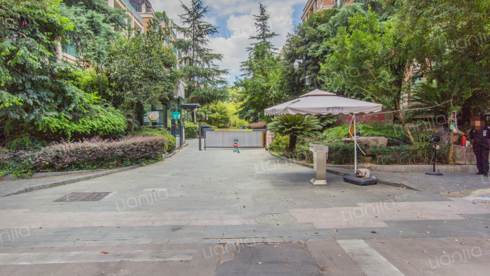 米兰花园外景图