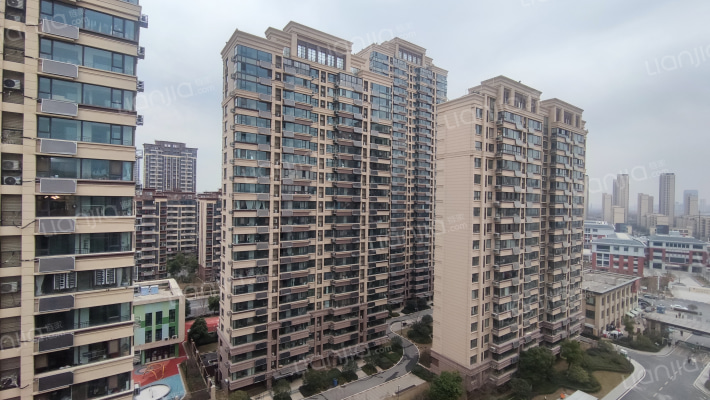 蓝光学林花园外景图