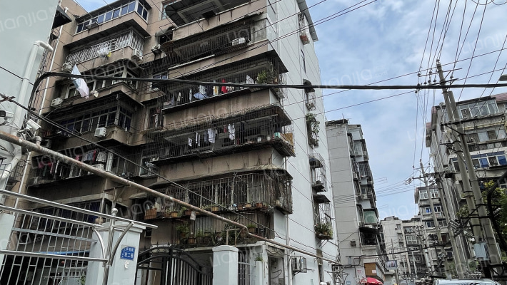 老车站路外景图