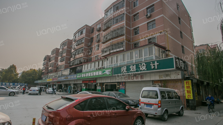 灵雨寺绿园住楼外景图