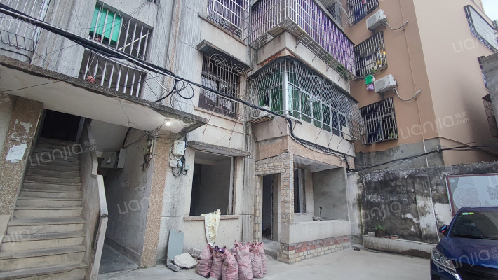 海南省经济技术学校宿舍外景图