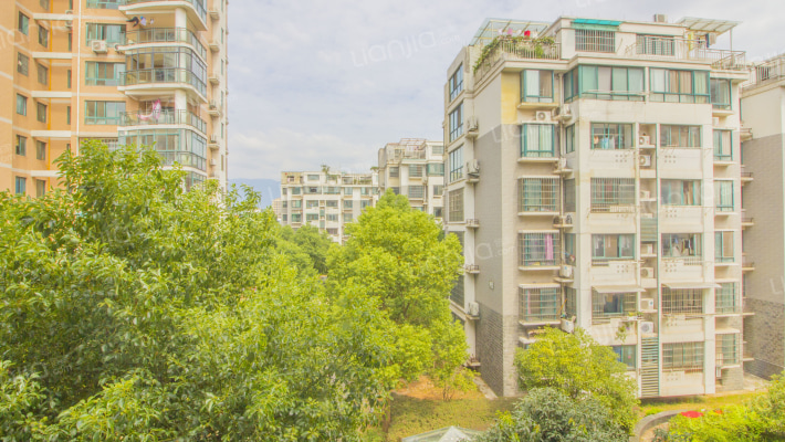 东方前城外景图