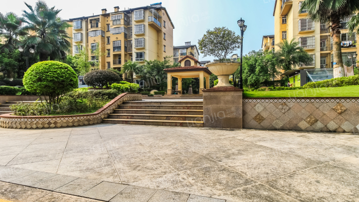 联达山与城外景图