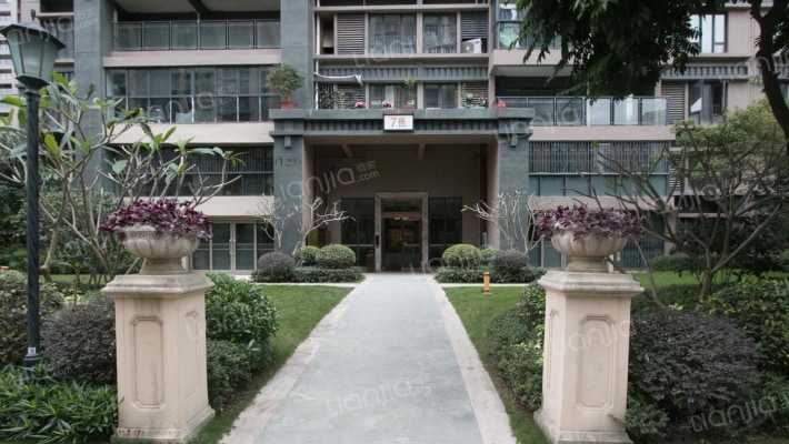 嘉和城塞纳左岸外景图