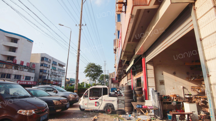 儿童食品厂住宅楼外景图
