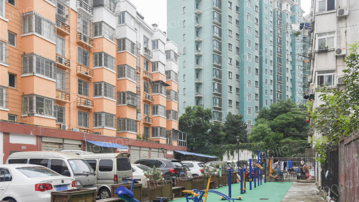 水晶苑小区外景图