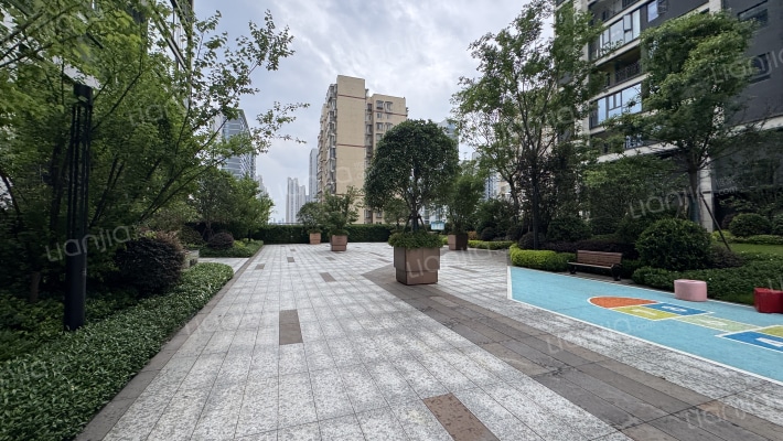 轨道中建麓江府外景图