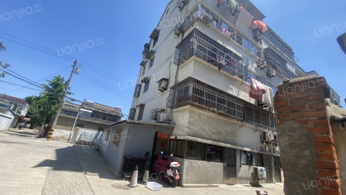 新兴社区制药厂宿舍外景图