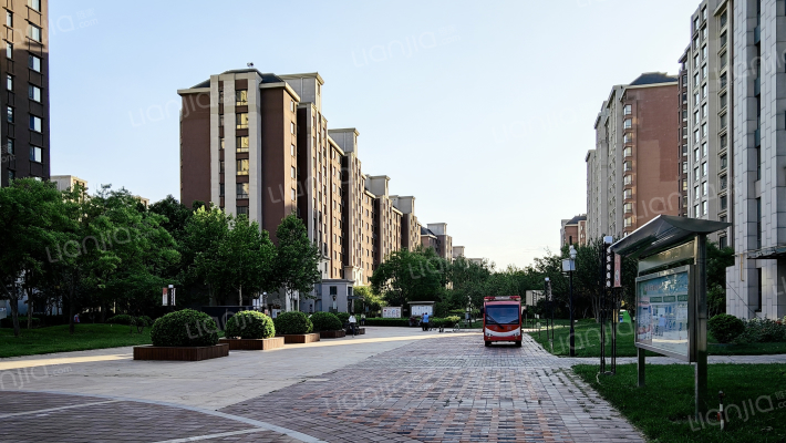 艾力枫社高尔夫花园外景图