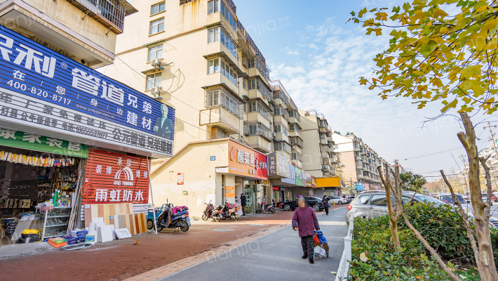 八队新村外景图