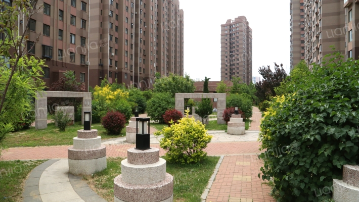 龙畔锦城外景图