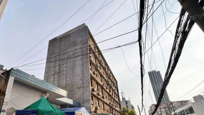 常展里100号外景图