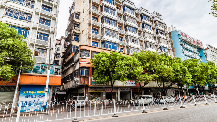 信龙公寓外景图