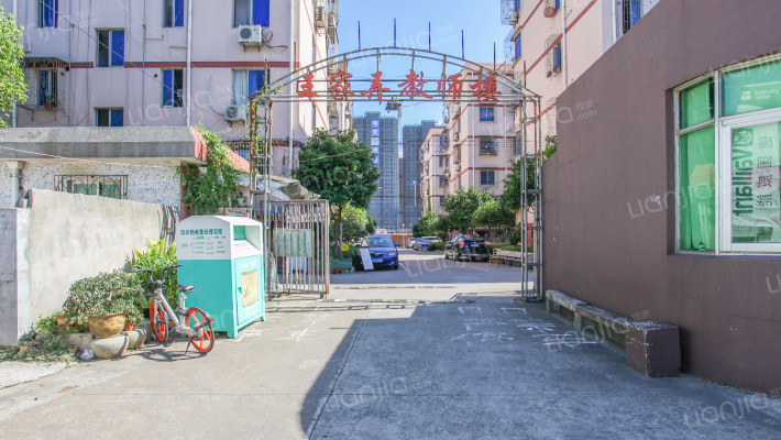 王家弄教师楼外景图