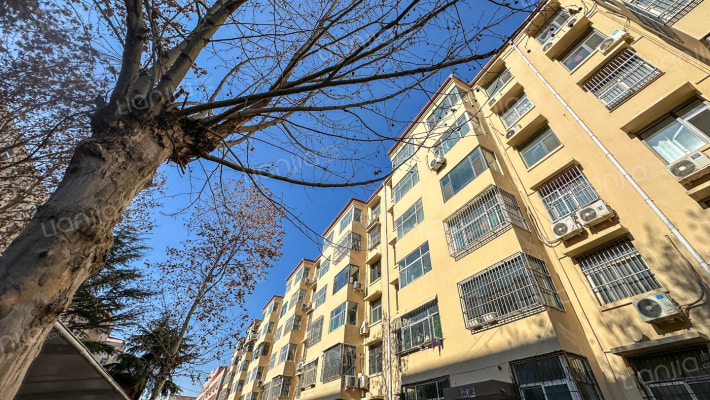 职教小区外景图