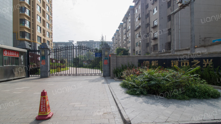 倚能城市之光外景图