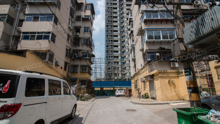 南坝山小区外景图