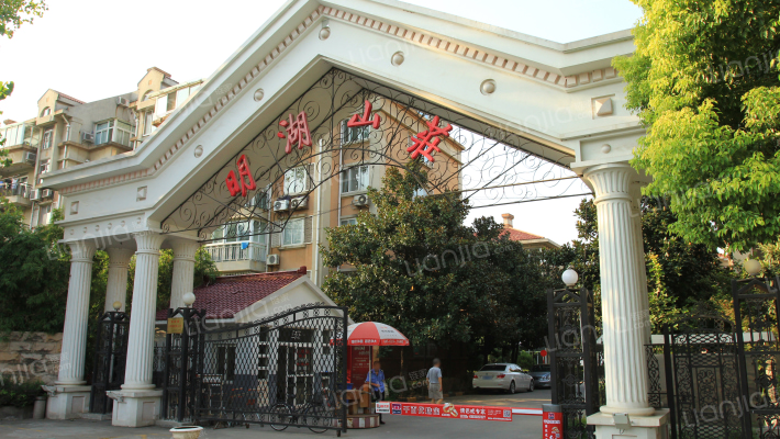 明湖山庄外景图