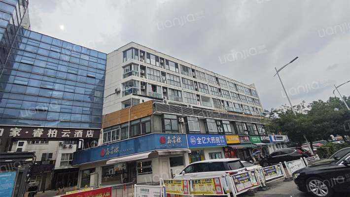 四季商业广场外景图