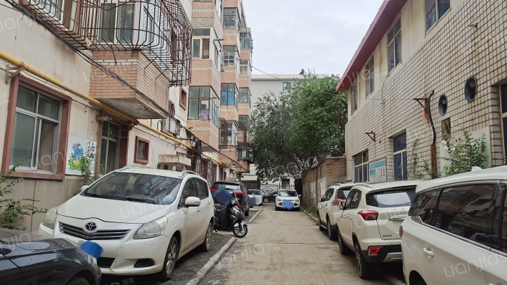 好为尔家属院外景图