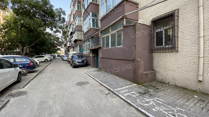 科学器材宿舍外景图