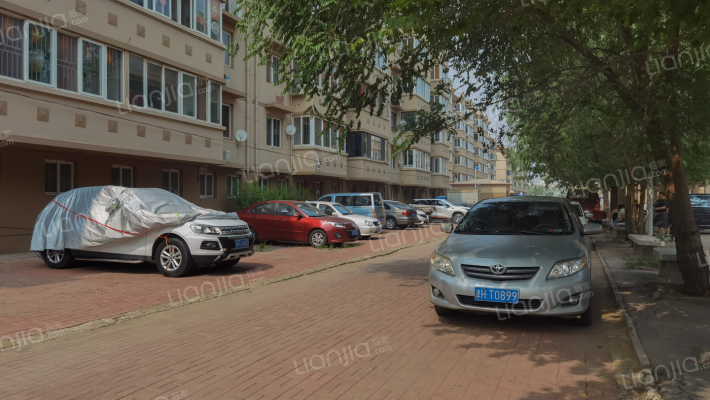 鸿鹏花园外景图