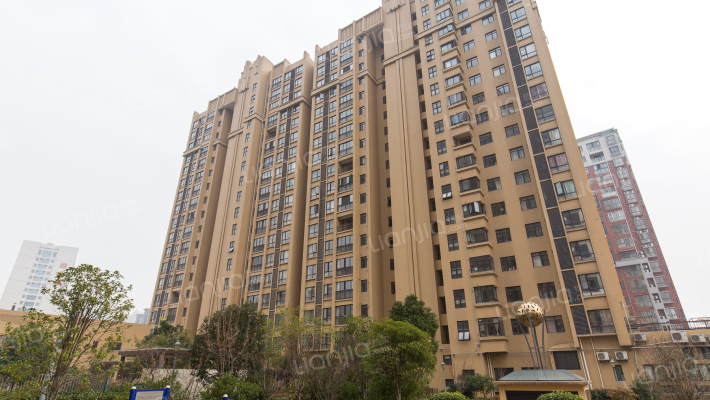 陂商凤城外景图