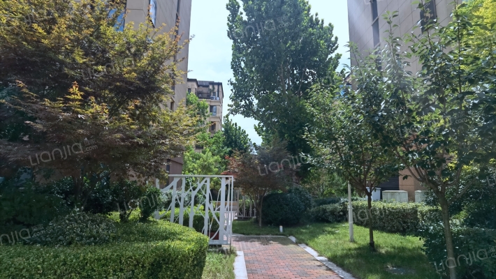 保利林语镜外景图