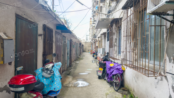 八方公寓楼外景图