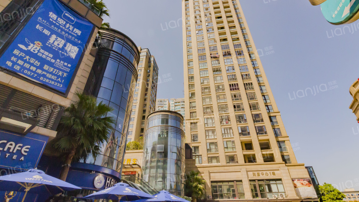 财富中心外景图