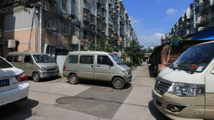 燕江园小区外景图