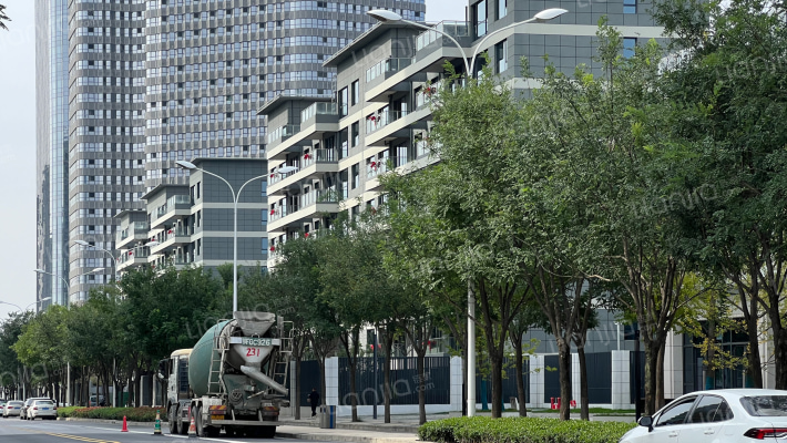 滋水朝阳外景图