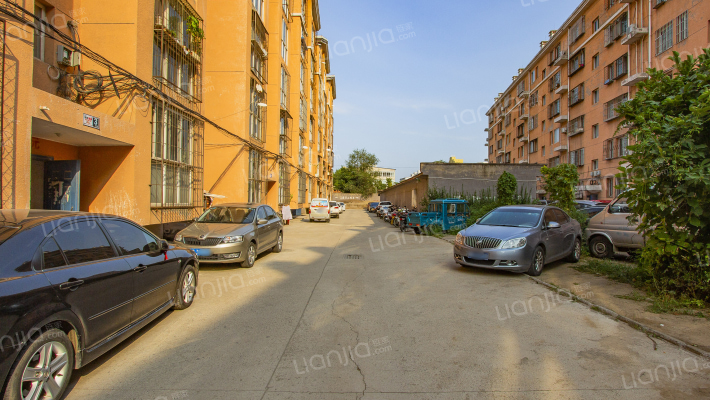 西北街小区外景图